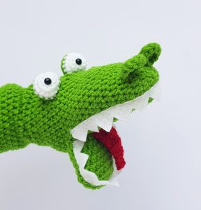 Crochet Crocodile Handpuppet - www.thecrochetcraftco.co.uk